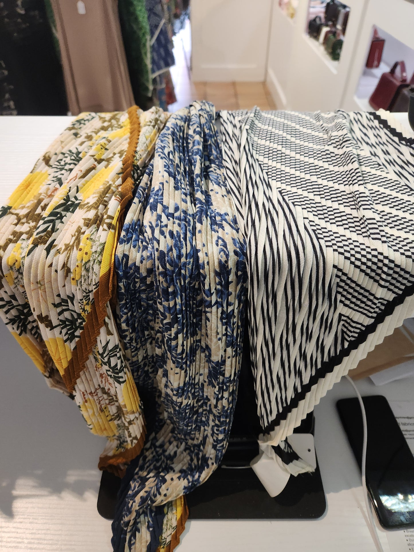 Crinkle scarf various prints