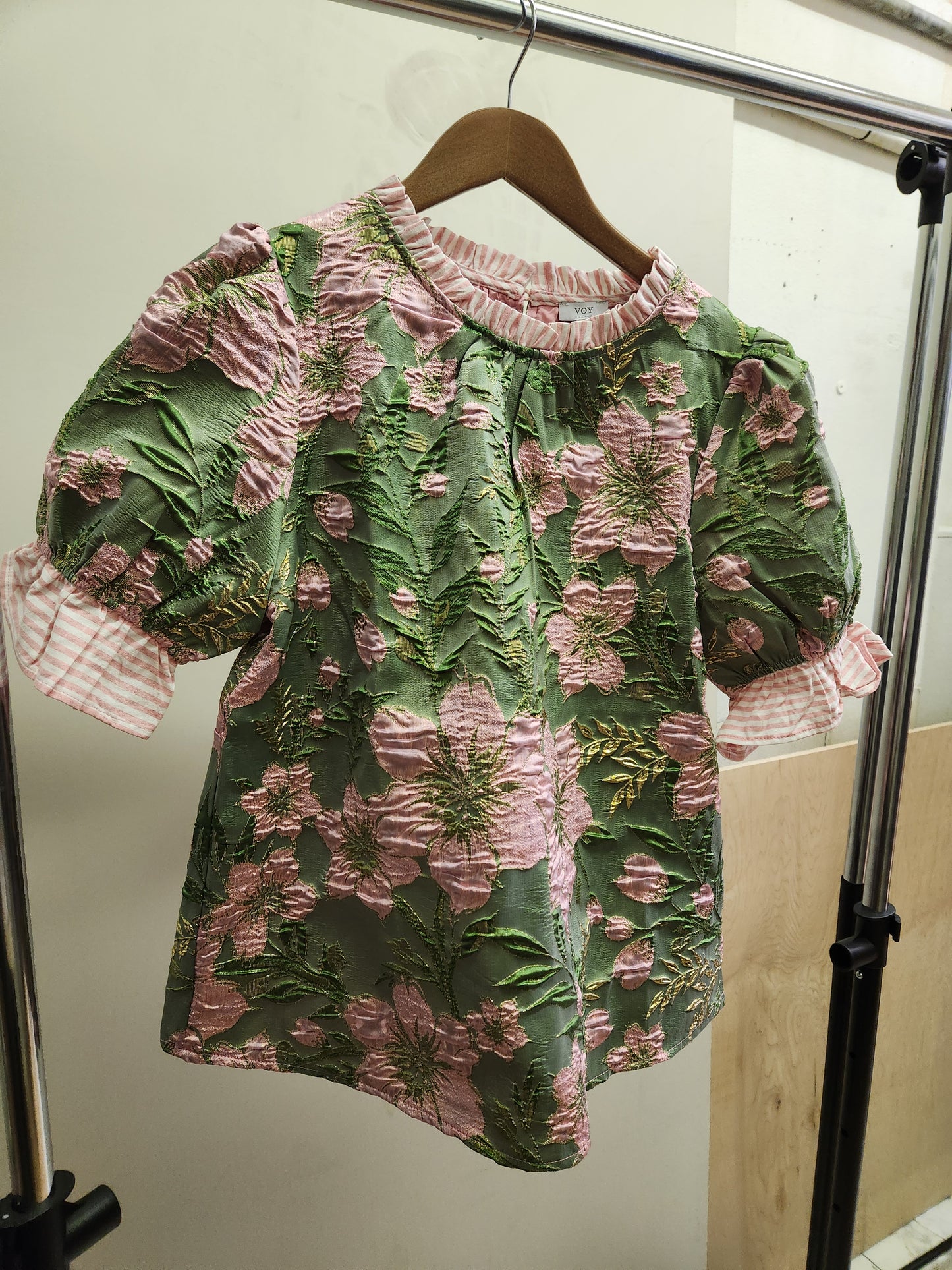 Puff Sleeve Garden Delight Brocade shirt