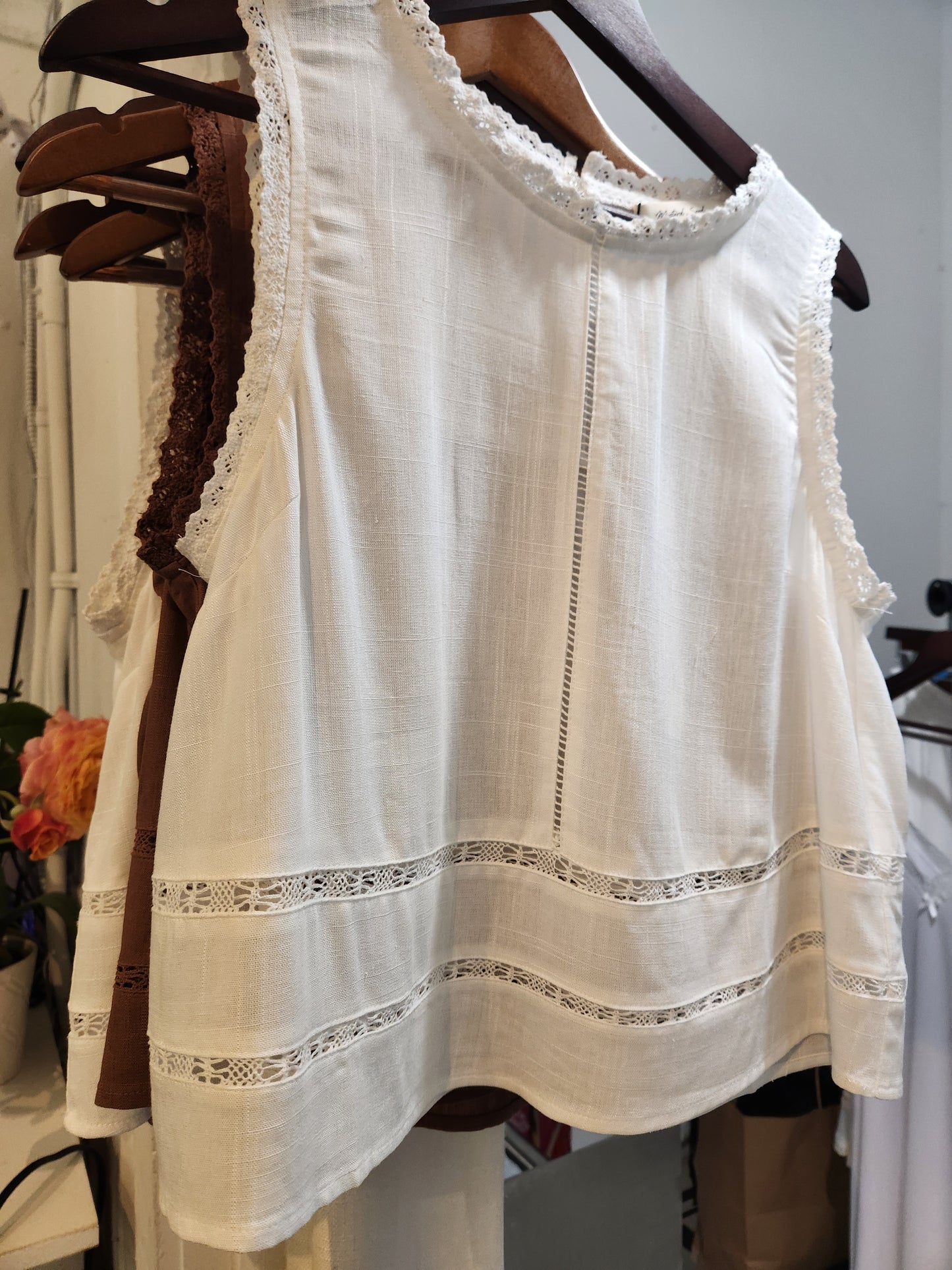 MC sleeveless top lace detail