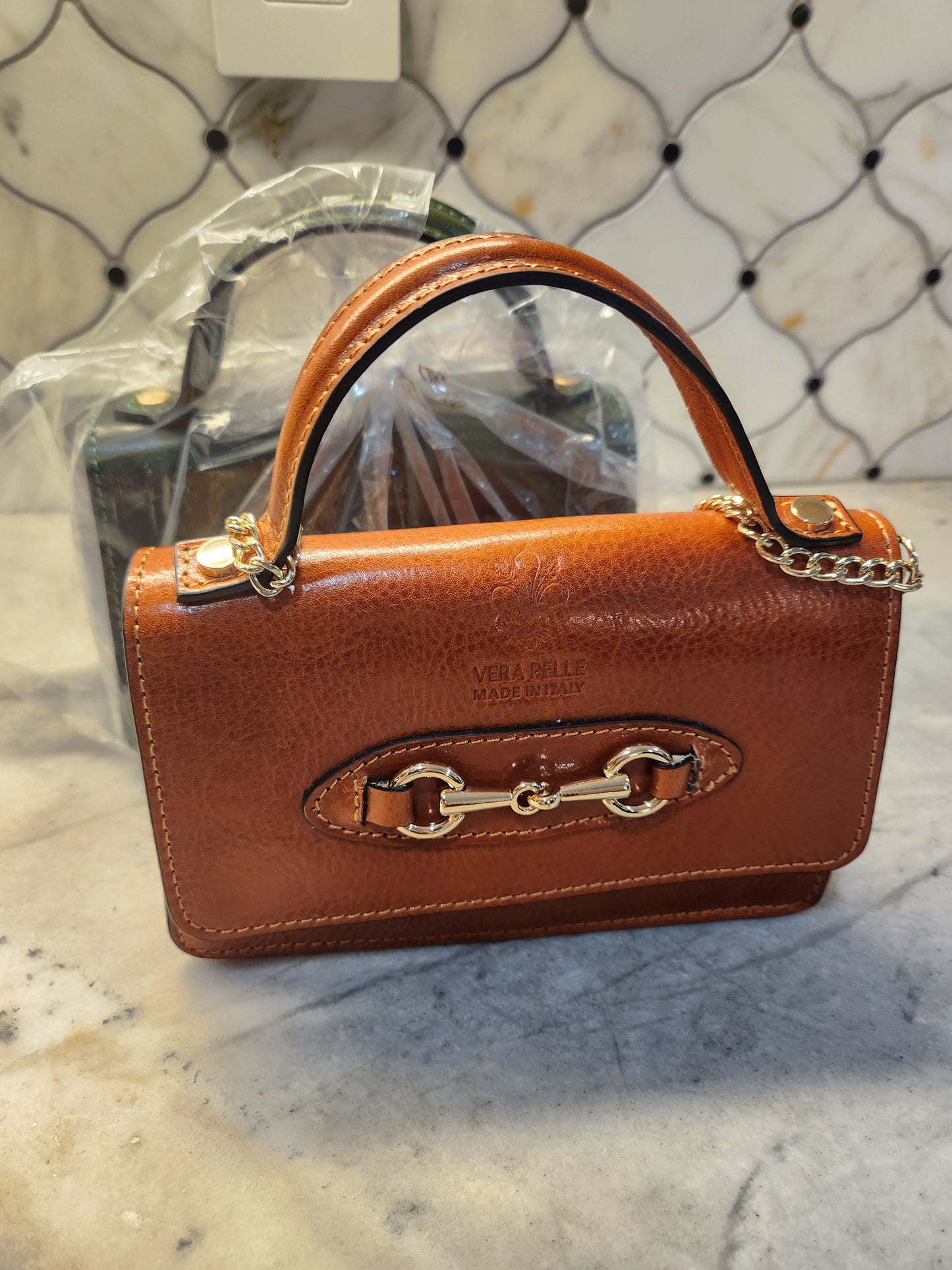 5th Avenue cutie, camel or green